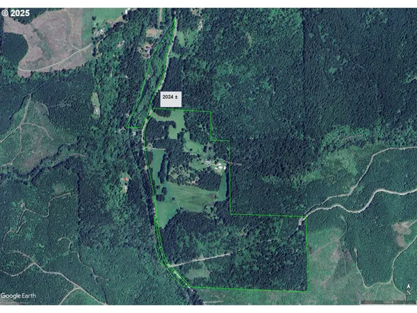 a view of a back yard