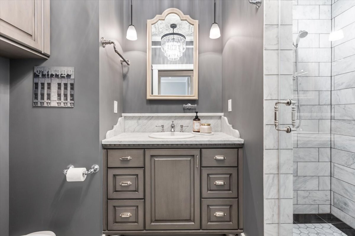 609 West Addison Street, Unit 2 Chicago, IL 60657 - Photo 19 of 30 Gallery Image 19