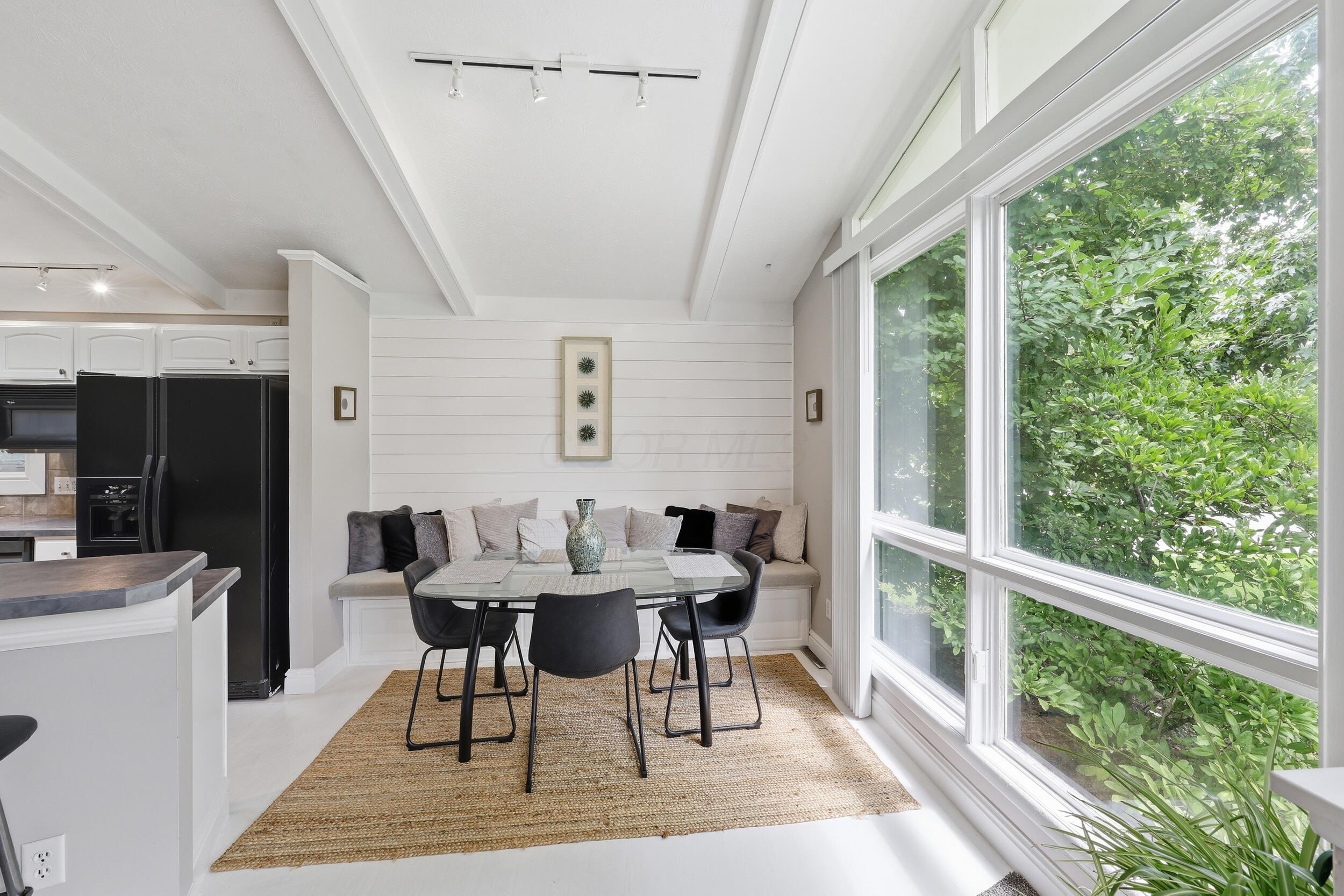 1336 Hickory Ridge Lane Columbus, OH 43235 - Photo 10 of 55 Eating area