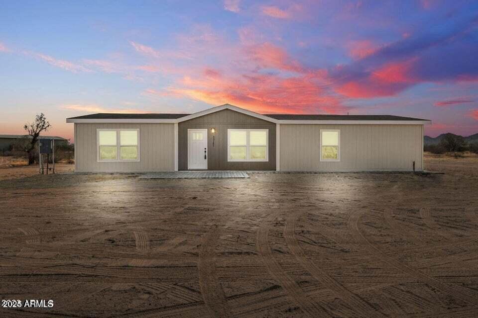 50969 West Huisatch Road Maricopa, AZ 85139 - Photo 5 of 19 brown eyed girl