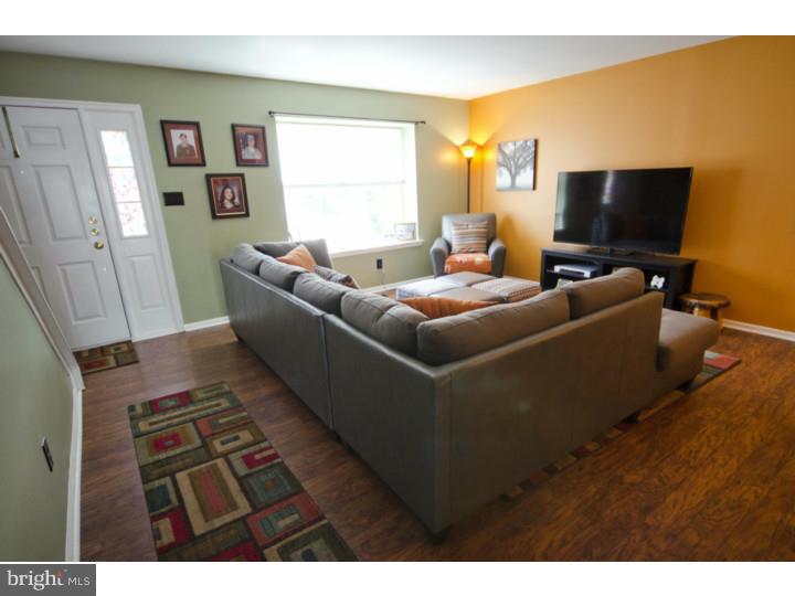 1039 Rafter Road Norristown, PA 19403 - Photo 3 of 21 Living Room