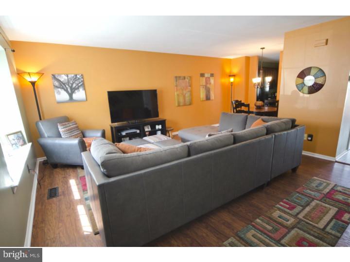 1039 Rafter Road Norristown, PA 19403 - Photo 5 of 21 Living Room
