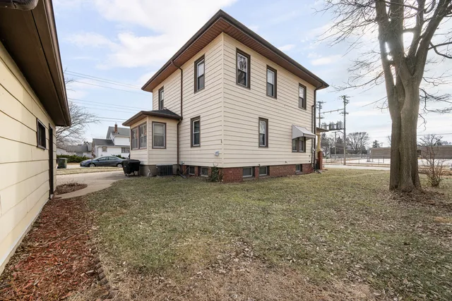 $179,900 | 225 East Wells Street, Geneseo, IL 61254