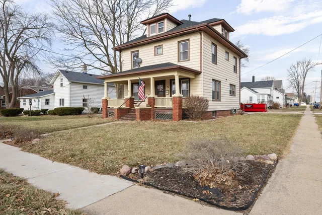 $179,900 | 225 East Wells Street, Geneseo, IL 61254