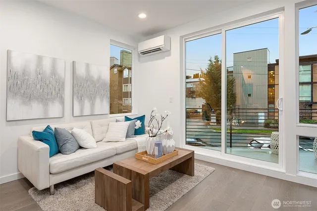 $3,200 | 5114 24th Avenue Northeast, Seattle, WA 98105