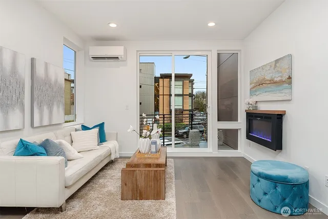 $3,200 | 5114 24th Avenue Northeast, Seattle, WA 98105