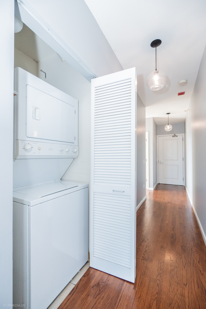 645 North Kingsbury Street, Unit 2109 Chicago, IL 60654 - Photo 12 of 36