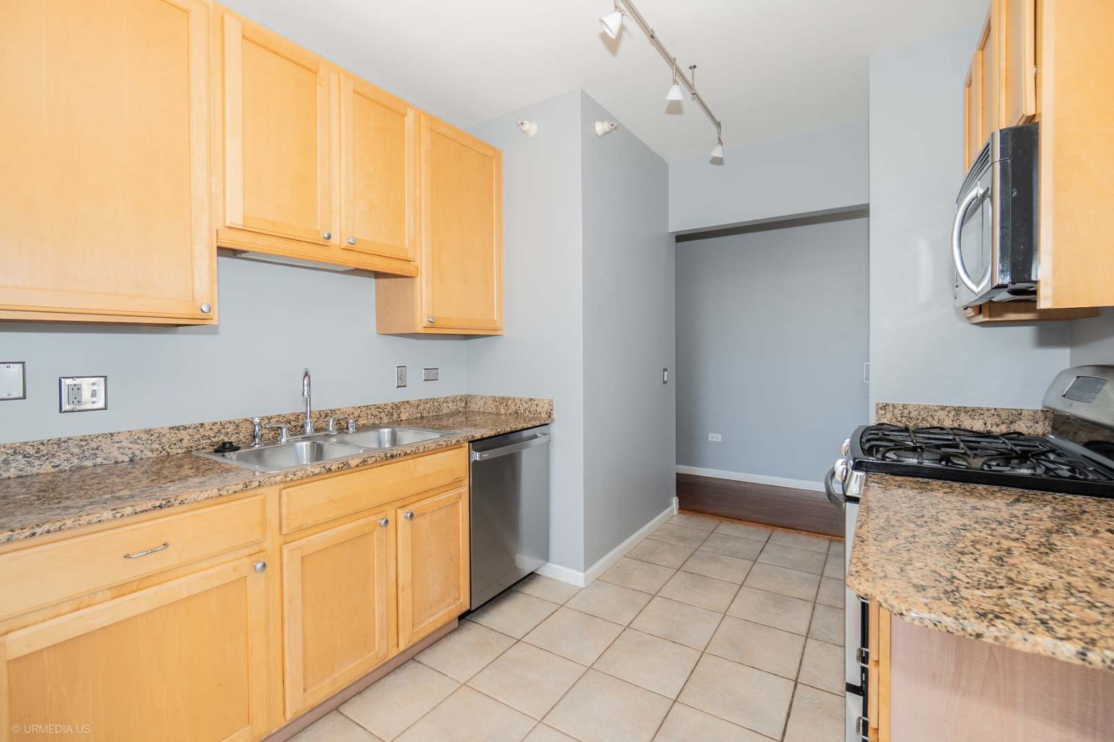 645 North Kingsbury Street, Unit 2109 Chicago, IL 60654 - Photo 7 of 36
