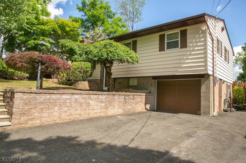 44 Adelphia Road Parsippany, NJ 07054 - Photo 3 of 32