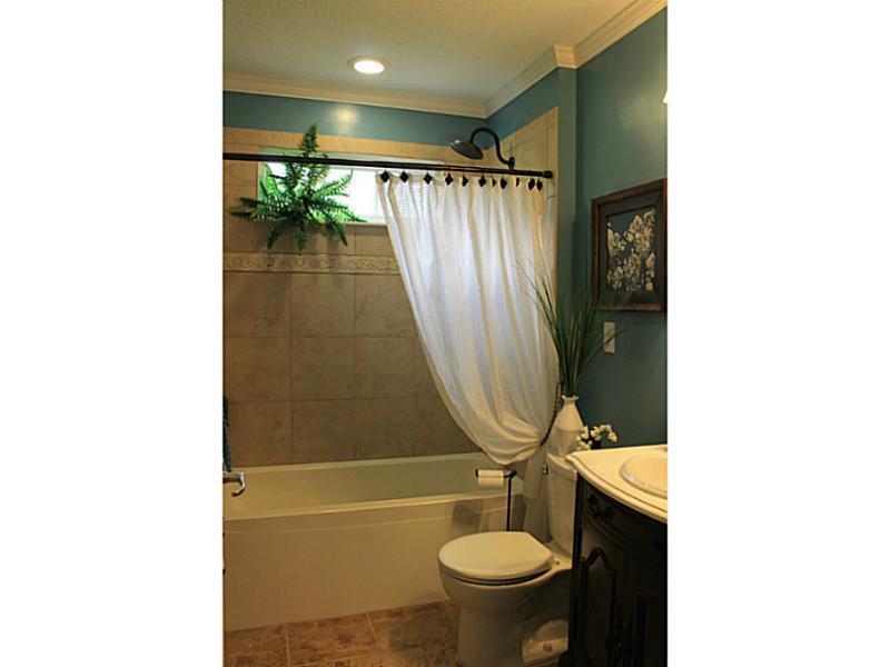 1014 Gornik Road Trafford, PA 15085 - Photo 5 of 25 Full Bath.