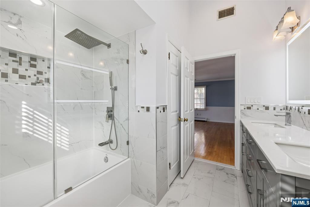 520 Hillcrest Road Ridgewood, NJ 07450 - Photo 17 of 27 a bathroom with a tub sink shower and mirror