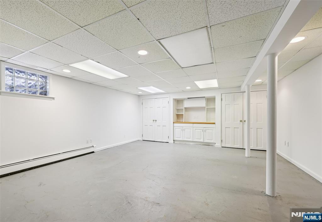 520 Hillcrest Road Ridgewood, NJ 07450 - Photo 23 of 27 a view of an empty room