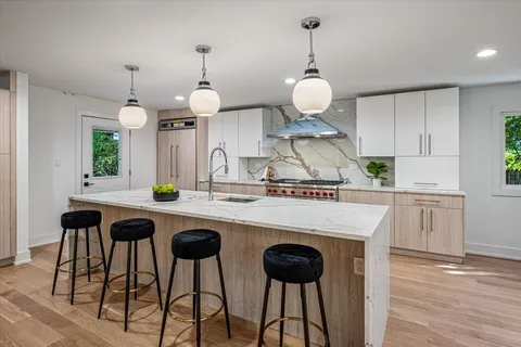 $2,099,900 | 1077 Green Bay Road, Glencoe, IL 60022