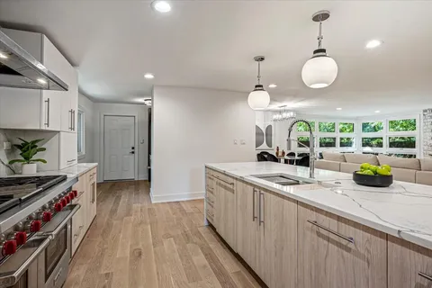 $2,099,900 | 1077 Green Bay Road, Glencoe, IL 60022