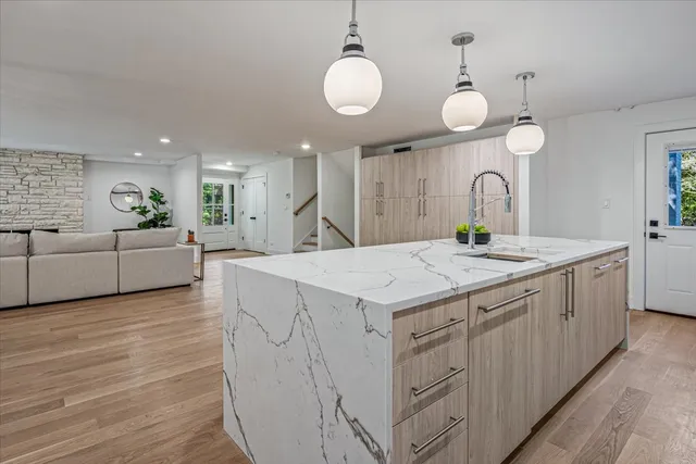 $2,099,900 | 1077 Green Bay Road, Glencoe, IL 60022