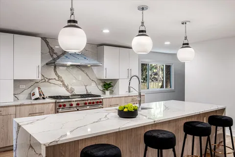 $2,099,900 | 1077 Green Bay Road, Glencoe, IL 60022