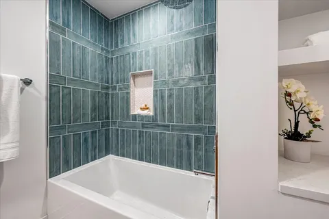 $2,099,900 | 1077 Green Bay Road, Glencoe, IL 60022