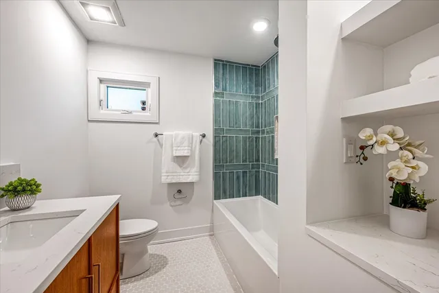 $2,099,900 | 1077 Green Bay Road, Glencoe, IL 60022