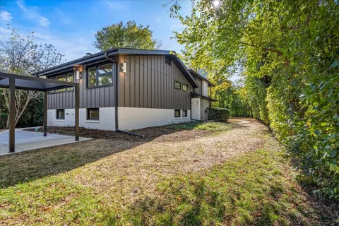 $2,099,900 | 1077 Green Bay Road, Glencoe, IL 60022