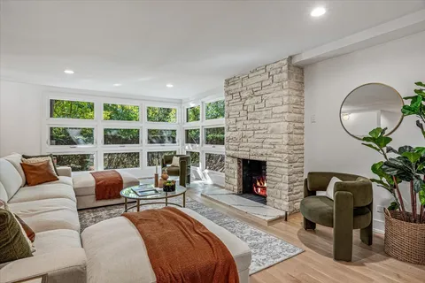 $2,099,900 | 1077 Green Bay Road, Glencoe, IL 60022