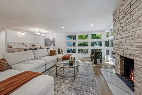 $2,099,900 | 1077 Green Bay Road, Glencoe, IL 60022