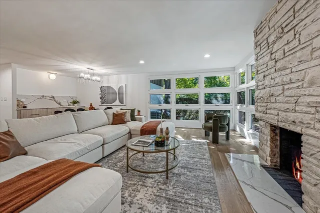 $2,099,900 | 1077 Green Bay Road, Glencoe, IL 60022