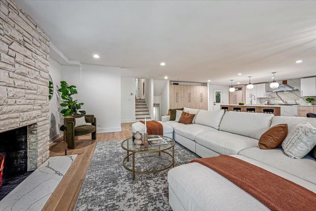 $2,099,900 | 1077 Green Bay Road, Glencoe, IL 60022