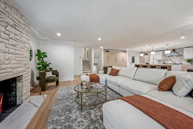 $2,099,900 | 1077 Green Bay Road, Glencoe, IL 60022