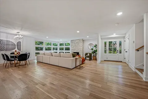 $2,099,900 | 1077 Green Bay Road, Glencoe, IL 60022