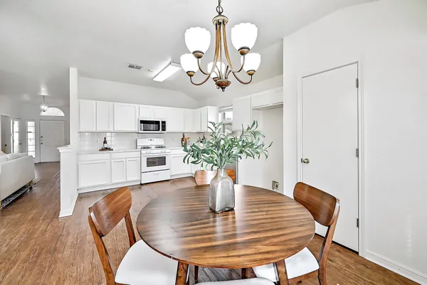 $1,900 | 117 Rosemary Cove, Georgetown, TX 78626