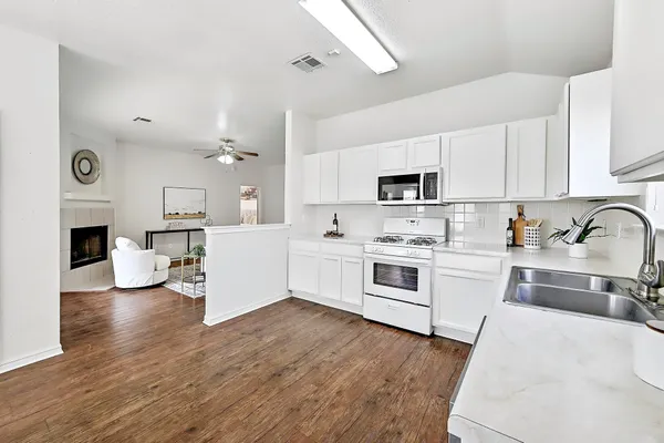 $1,900 | 117 Rosemary Cove, Georgetown, TX 78626