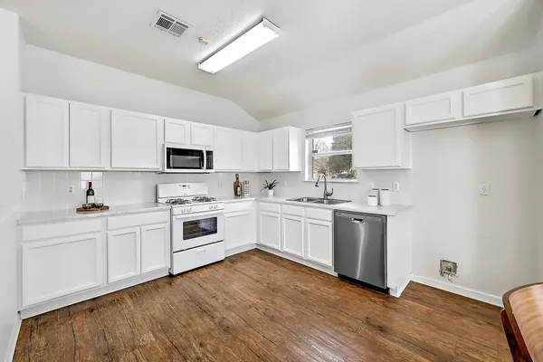 $1,900 | 117 Rosemary Cove, Georgetown, TX 78626