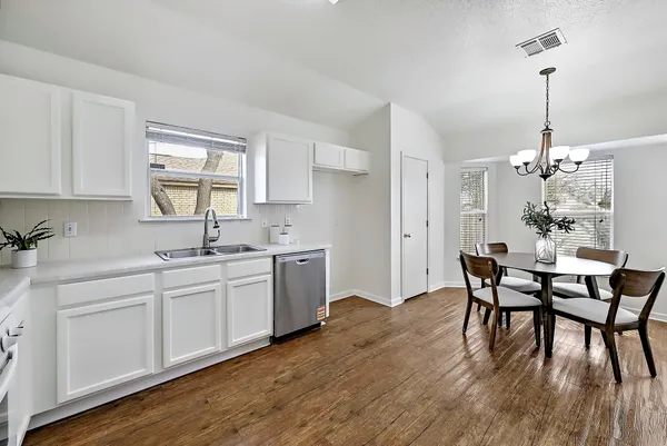 $1,900 | 117 Rosemary Cove, Georgetown, TX 78626