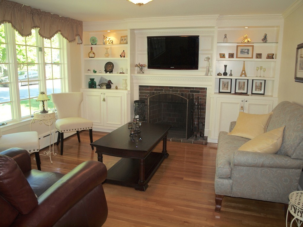 22 Endicott Road Stoneham, MA 02180 - Photo 3 of 30 Gallery Image 3