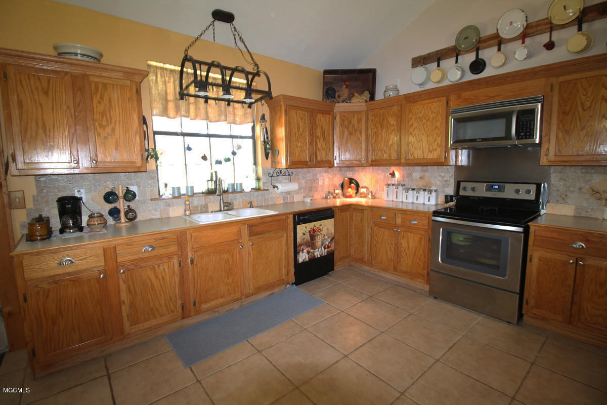 1551 Freeman Town Road Richton, MS 39476 - Photo 8 of 46 2 (1)