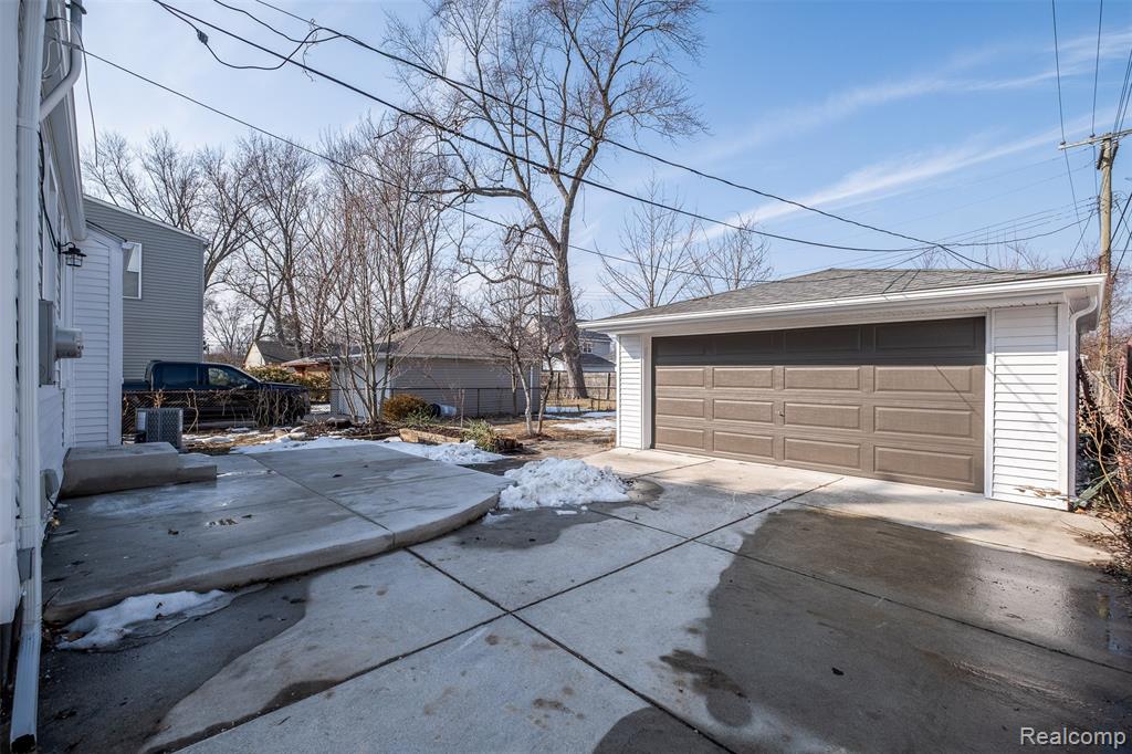 1560 Cambridge Road Berkley, MI 48072 - Photo 19 of 25 Gallery Image 19