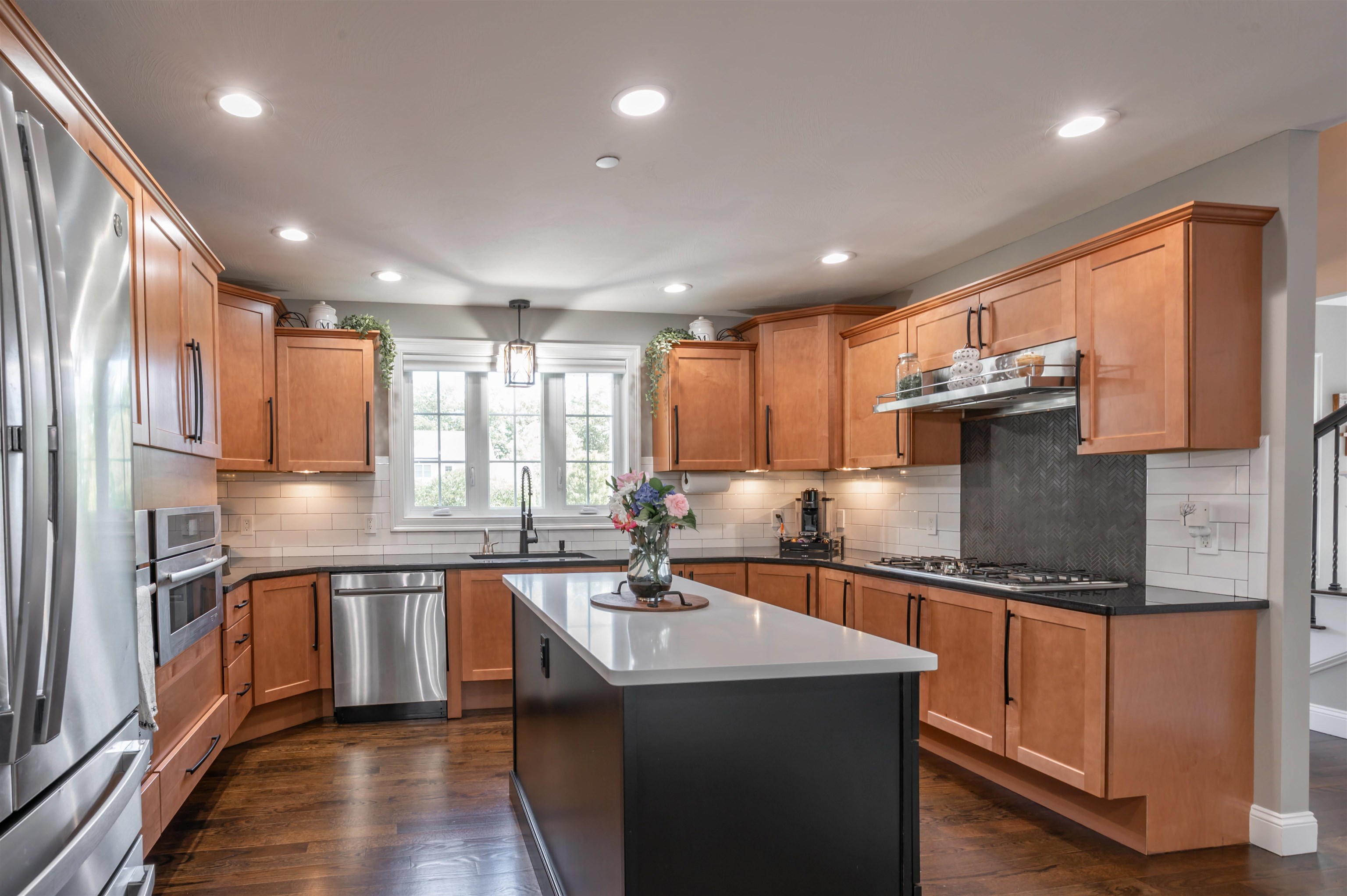 12 Franklins Way Hollis, NH 03049 - Photo 4 of 54 Gallery Image 4
