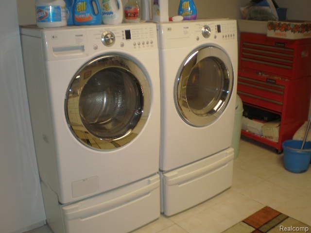 11410 Common Road Warren, MI 48093 - Photo 13 of 17 LL LAUNDRY-2.jpg