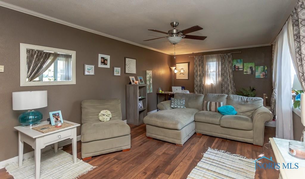 4426 Thackeray Road Maumee, OH 43537 - Photo 3 of 25 Gallery Image 3