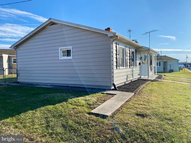 a view of a backyard of the house