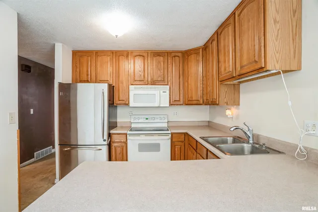 $162,500 | 865 14th Avenue Northwest, Clinton, IA 52732