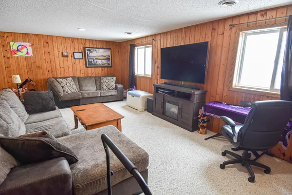 $295,000 | 16299 160th Street Northeast, Thief River Falls, MN 56701