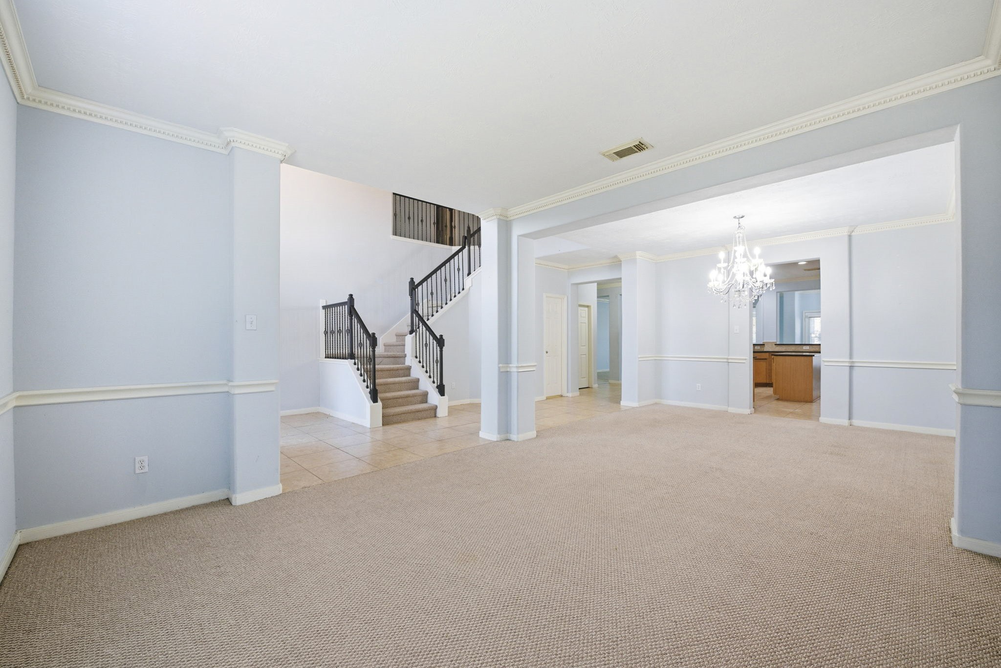 12522 East Nantucket Road Sugar Land, TX 77478 - Photo 12 of 39 a view of a big room with closet and windows