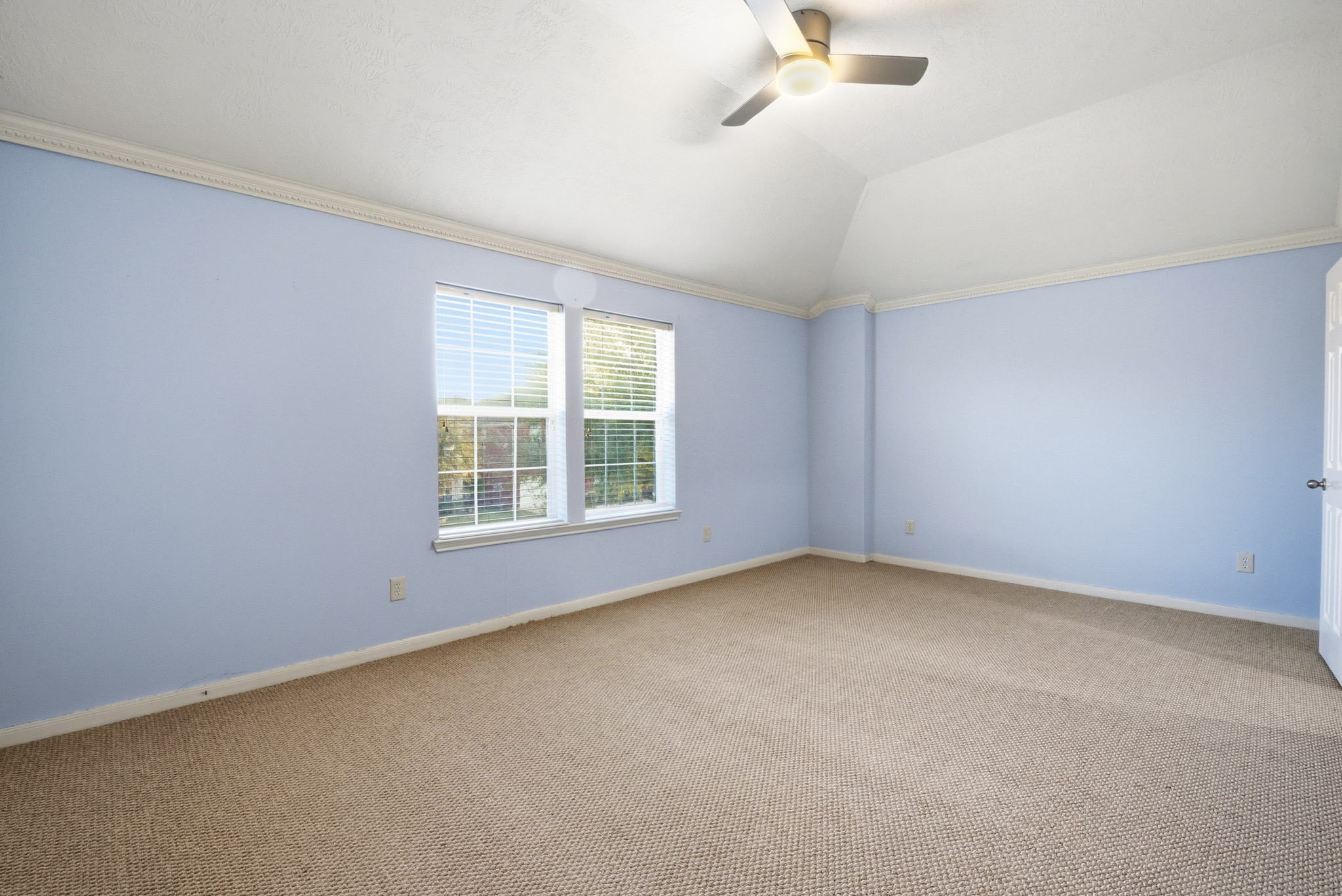 12522 East Nantucket Road Sugar Land, TX 77478 - Photo 31 of 39 an empty room with a window