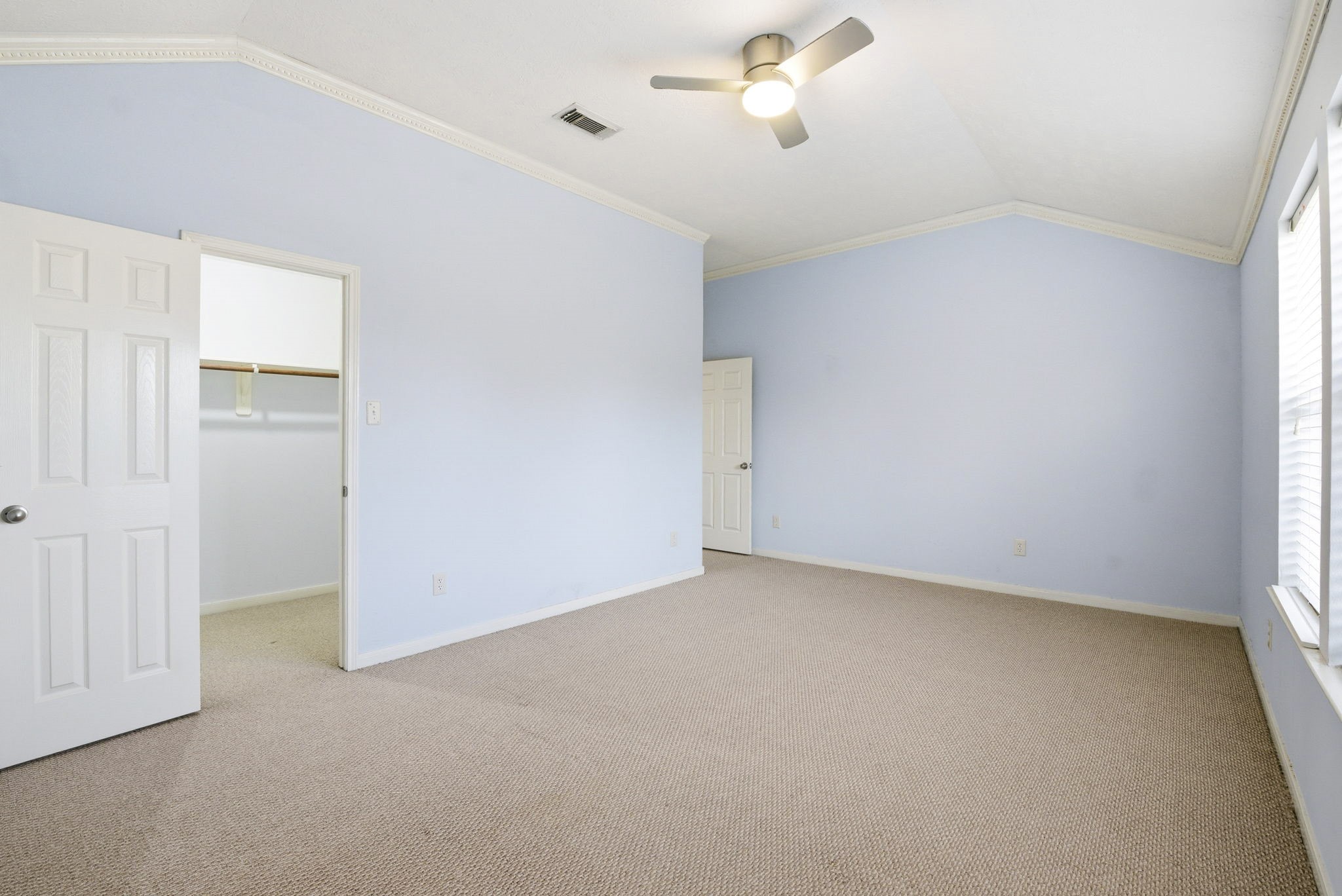 12522 East Nantucket Road Sugar Land, TX 77478 - Photo 32 of 39 an empty room with a ceiling fan and a window