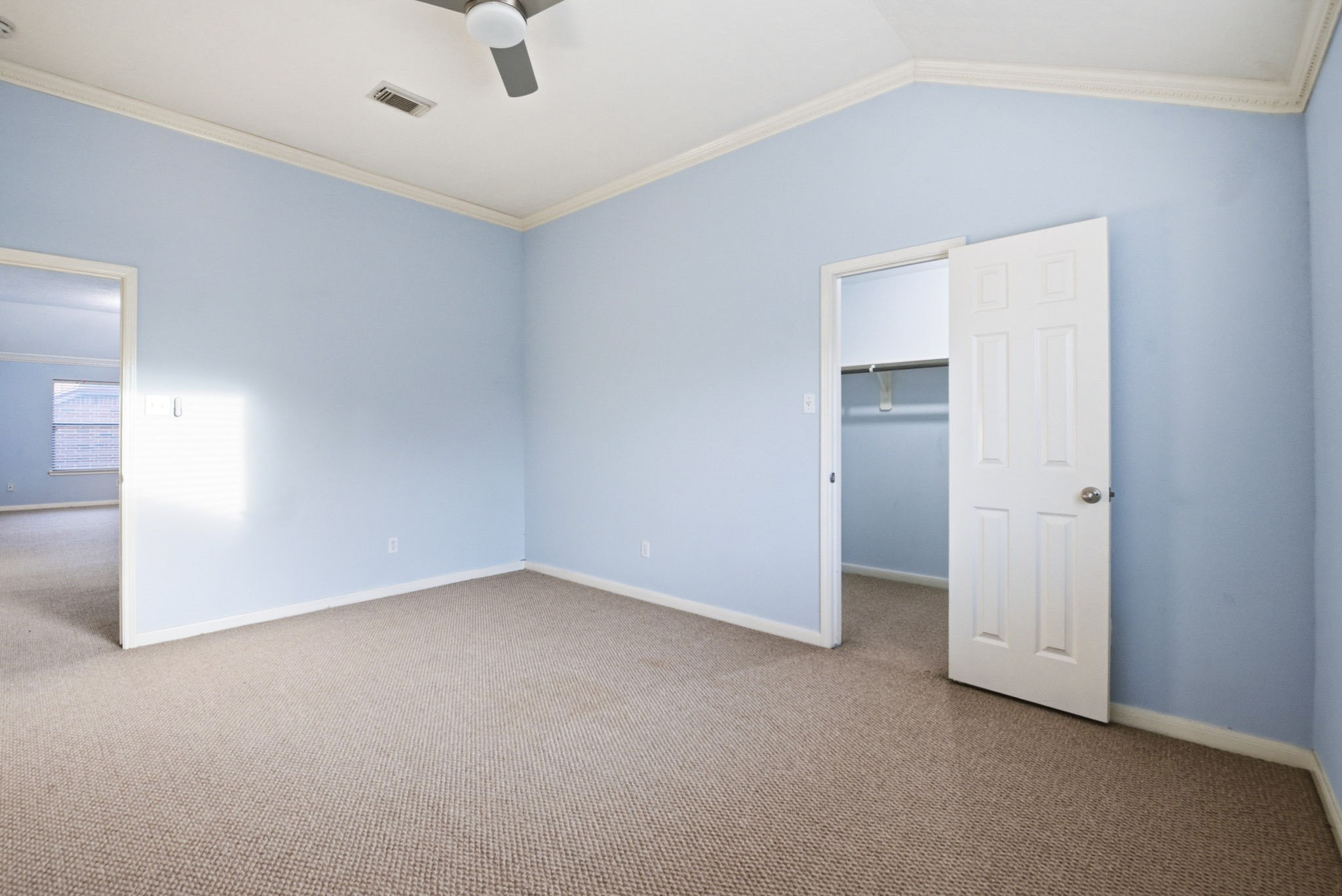 12522 East Nantucket Road Sugar Land, TX 77478 - Photo 37 of 39 an empty room with a empty space and chandelier fan