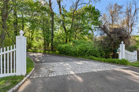 $2,888,000 | 540 Chicken Valley Road, Locust Valley, NY 11560