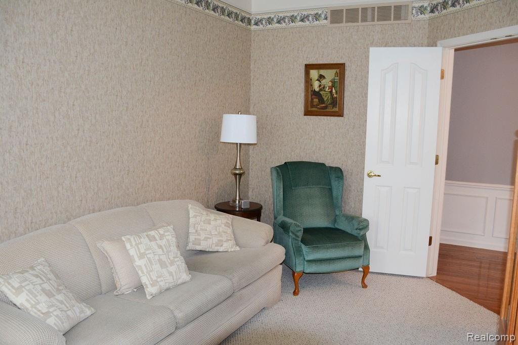 1958 Catlin Drive Rochester, MI 48306 - Photo 4 of 46