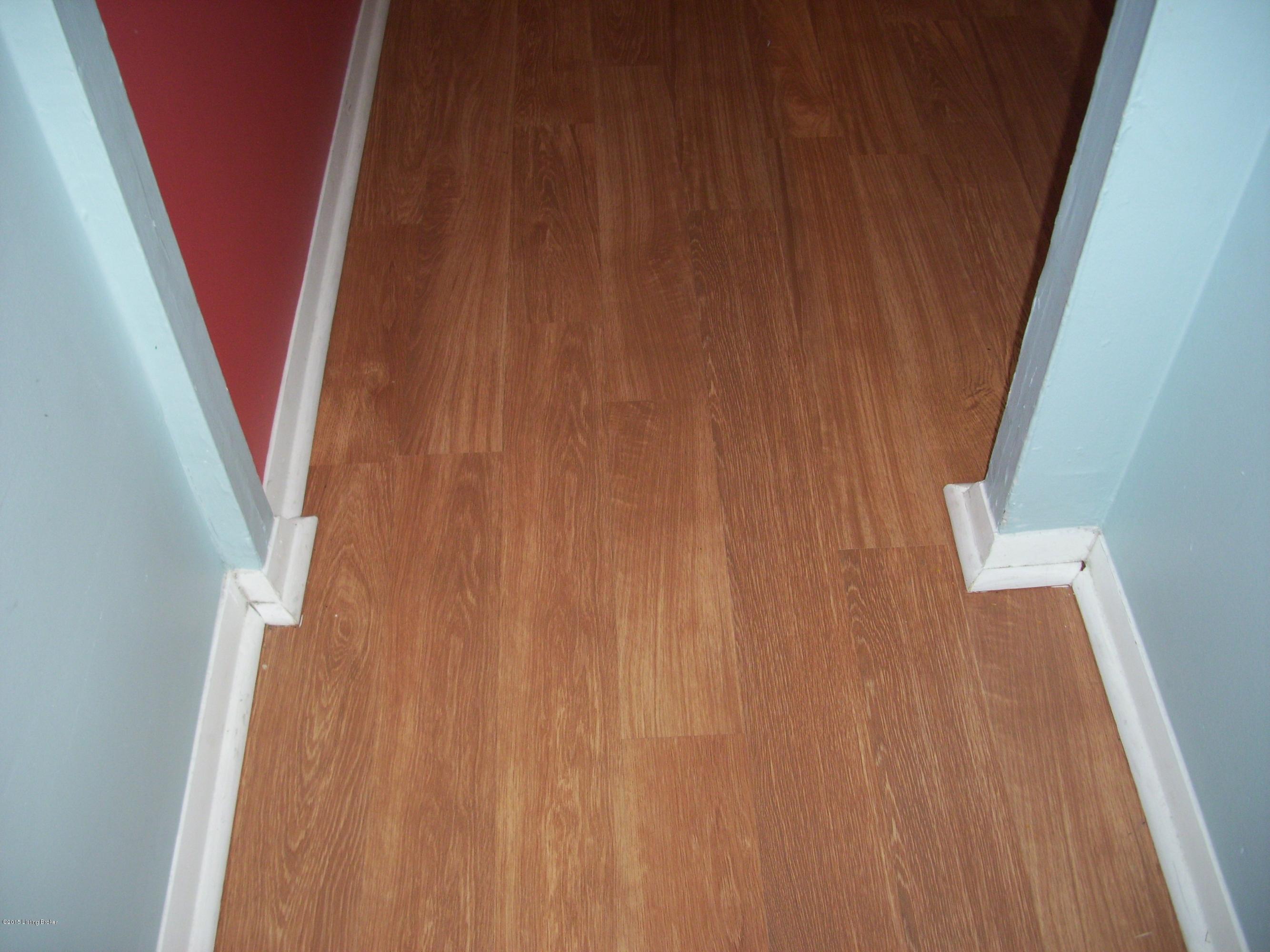 9909 Robsion Road Louisville, KY 40299 - Photo 16 of 28 100_1409