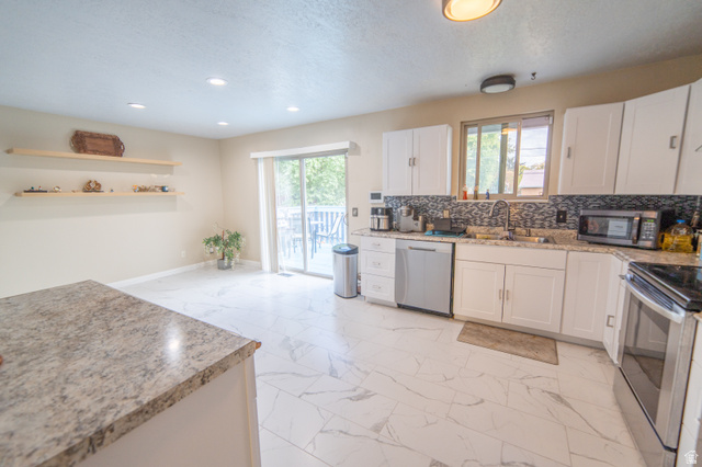 1430 East 8685 South Sandy, UT 84093 - Photo 3 of 29